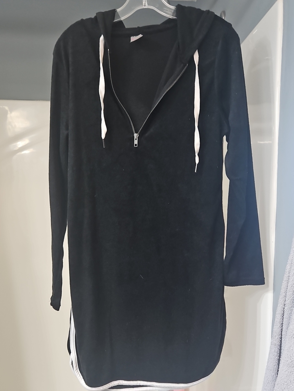 Black Hooded Long-Sleeve Bathing Suit Cover-up with Zip